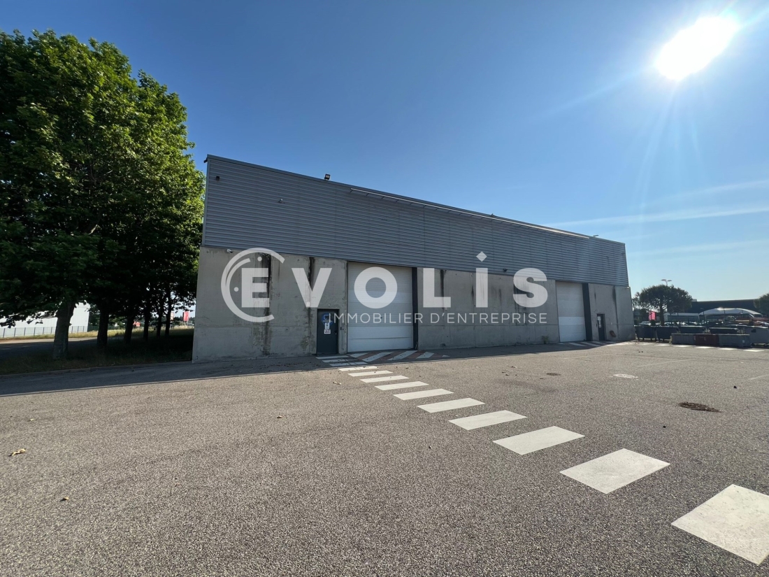 Photo 10 – vente Entrepôts / activités	ST PRIEST (69800)