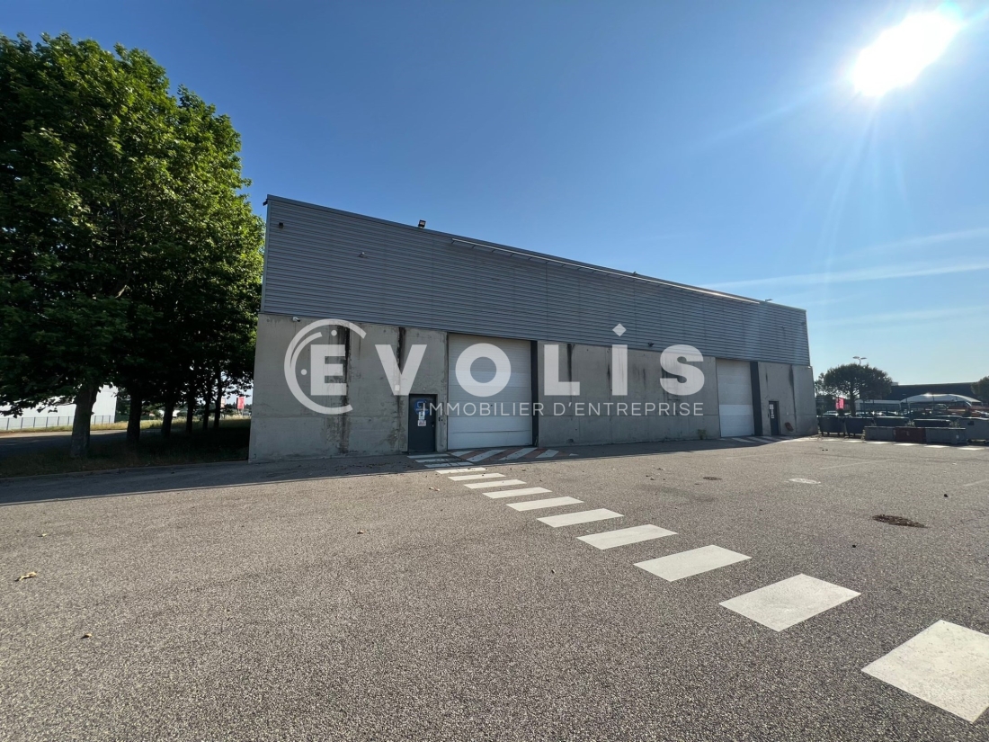 Photo 12 – vente Entrepôts / activités	ST PRIEST (69800)