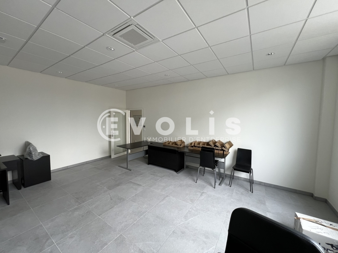 Photo 11 – location Entrepôts / activités	CHASSIEU (69680)