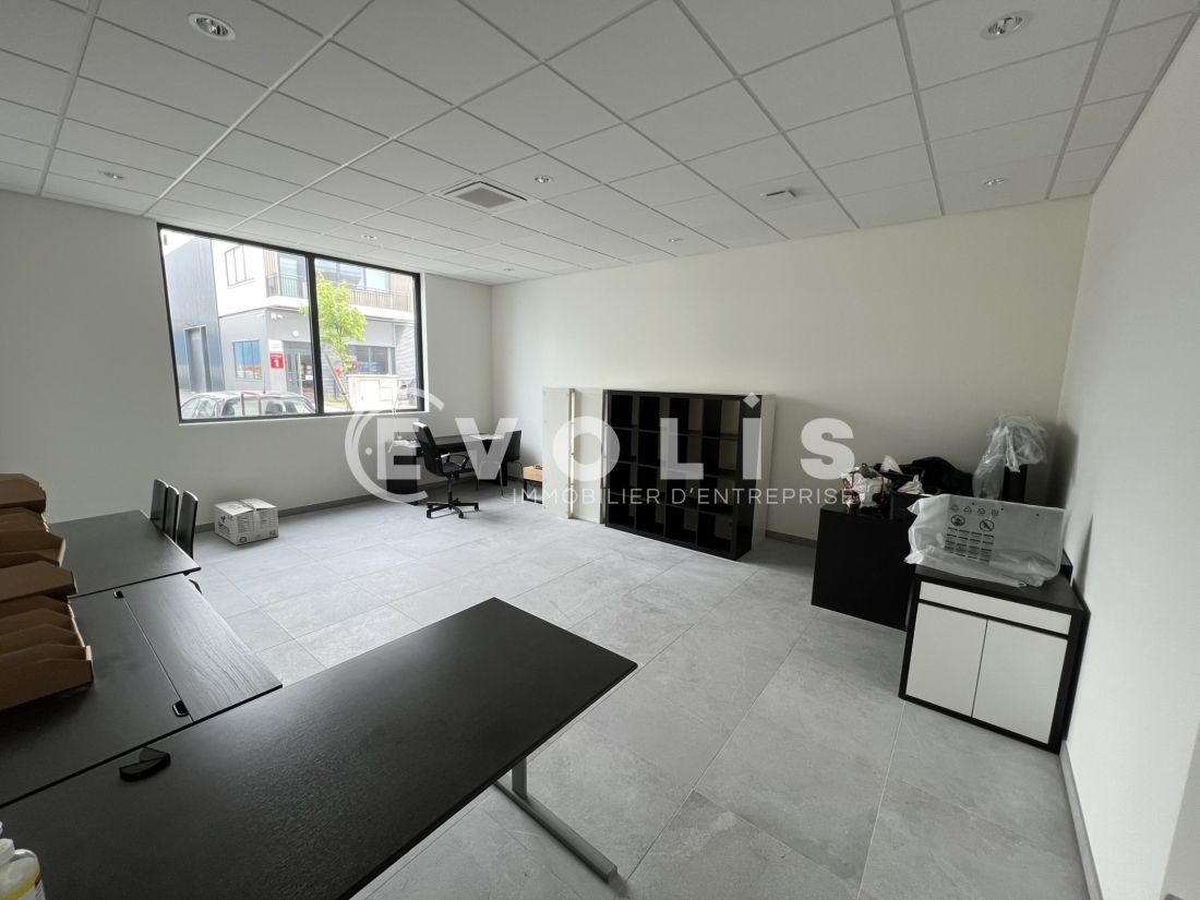 Photo 12 – location Entrepôts / activités	CHASSIEU (69680)