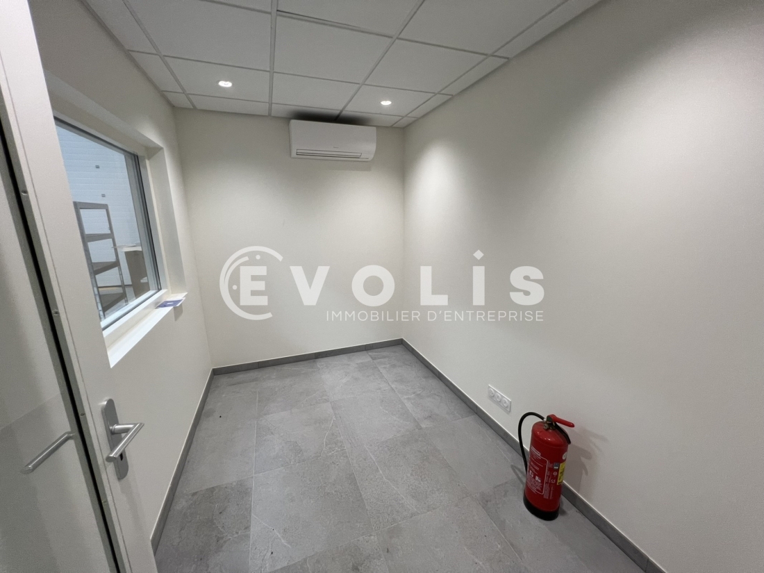 Photo 13 – location Entrepôts / activités	CHASSIEU (69680)