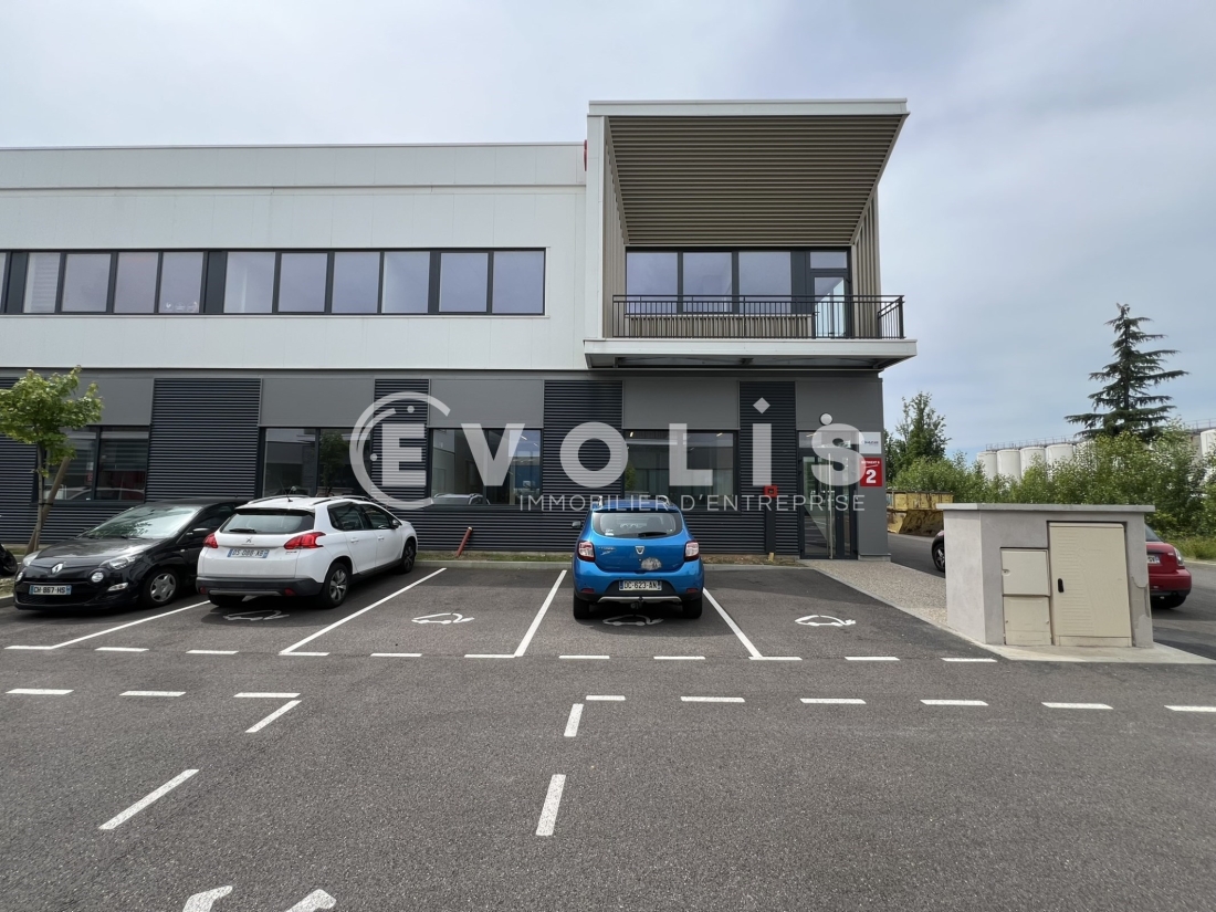 Photo 1 – location Entrepôts / activités	CHASSIEU (69680)
