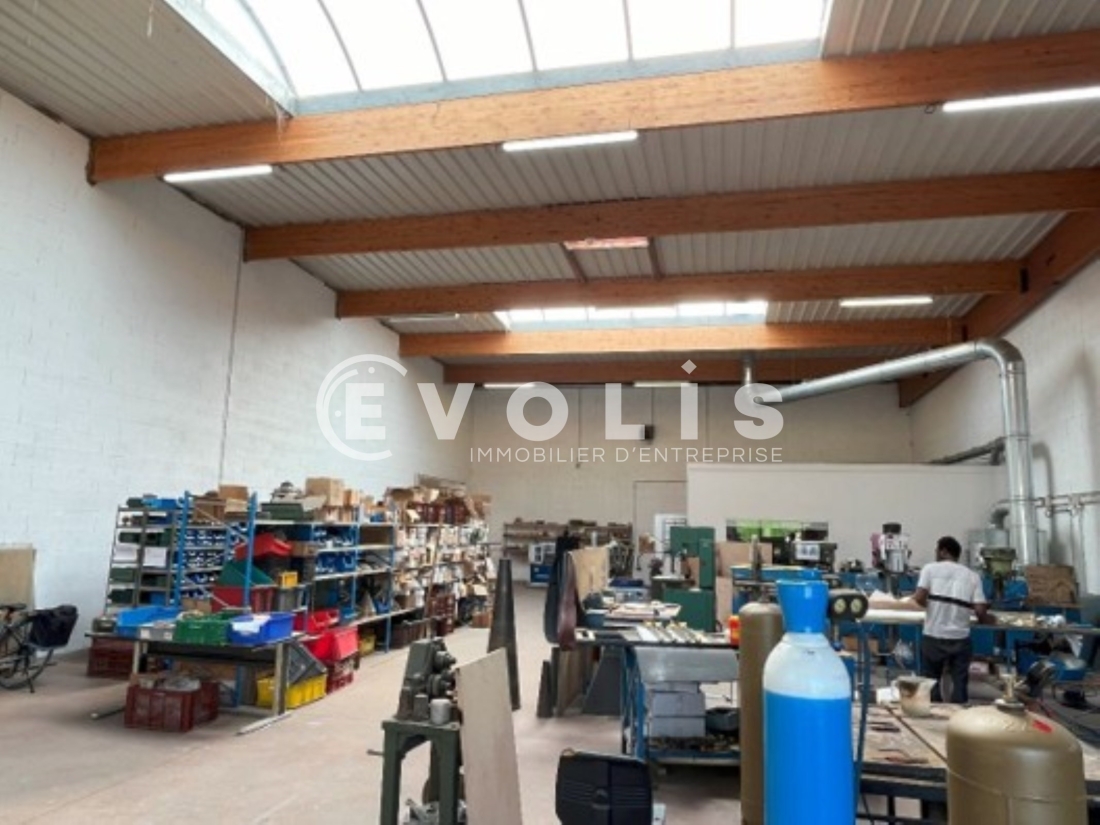 Photo 7 – location Entrepôts / activités	DECINES CHARPIEU (69150)
