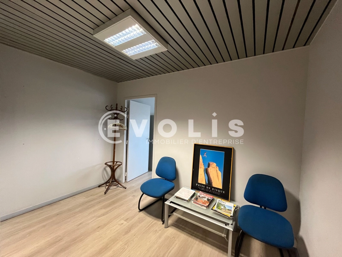 Photo 11 – location Entrepôts / activités	DECINES CHARPIEU (69150)