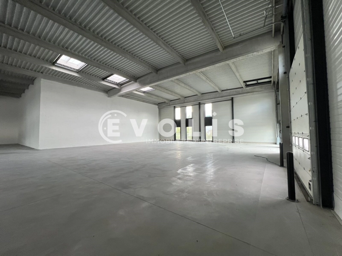 Photo 9 – location Entrepôts / activités	VILLEFONTAINE (38090)