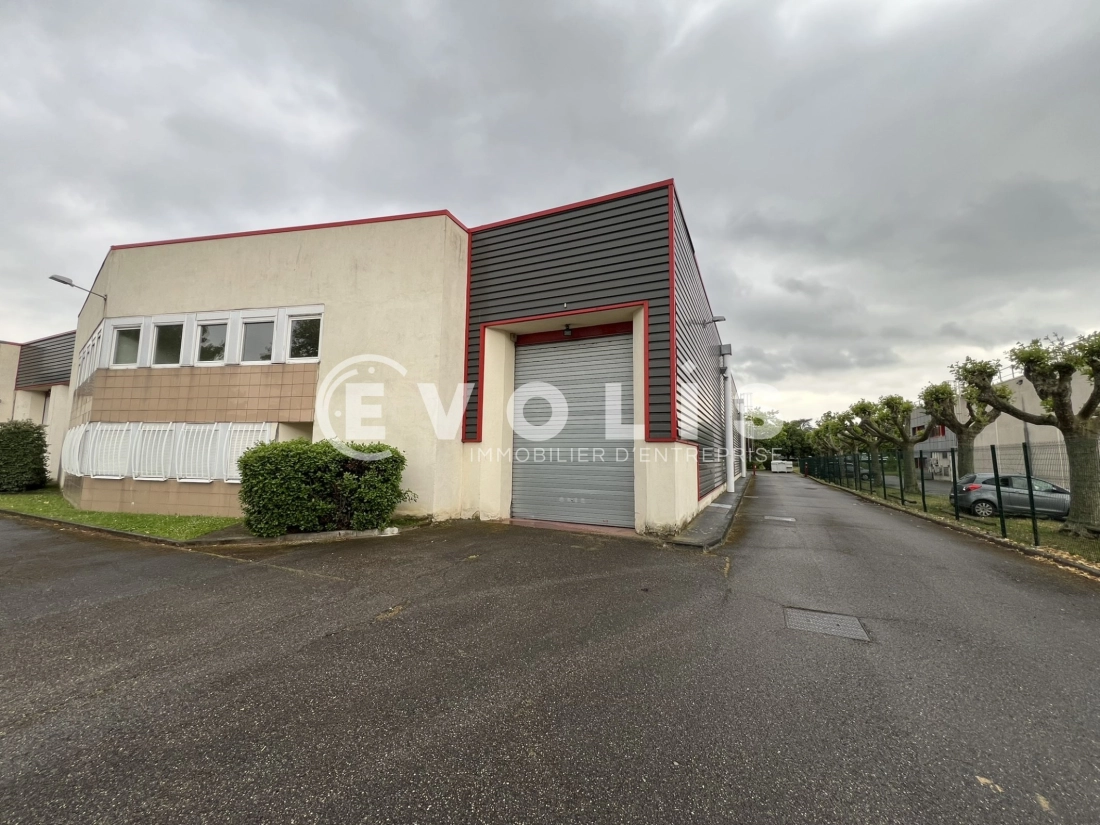 Photo 3 – location Entrepôts / activités	SAINT PRIEST (69800)