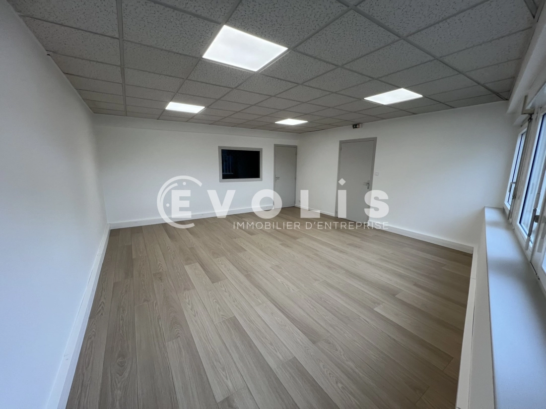 Photo 4 – location Entrepôts / activités	SAINT PRIEST (69800)