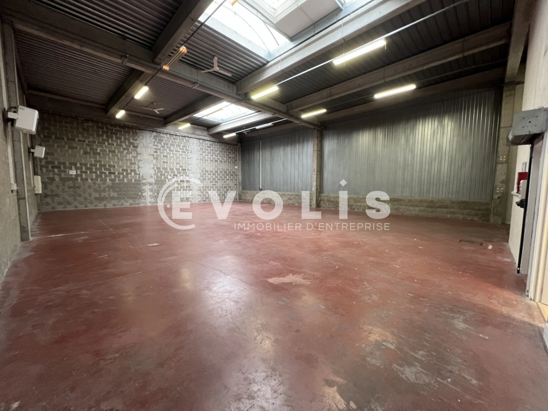 Photo 9 – location Entrepôts / activités	SAINT PRIEST (69800)