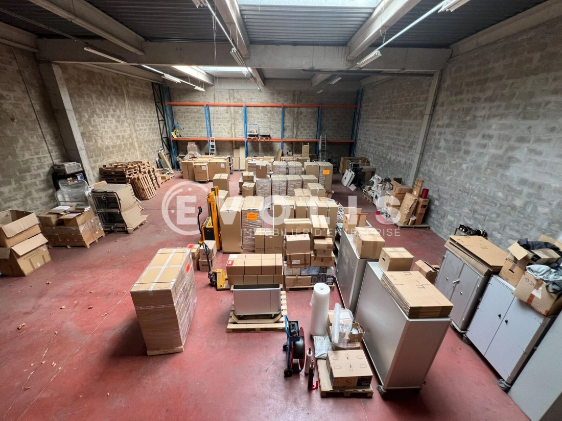 Photo 3 – location Entrepôts / activités	SAINT PRIEST (69800)