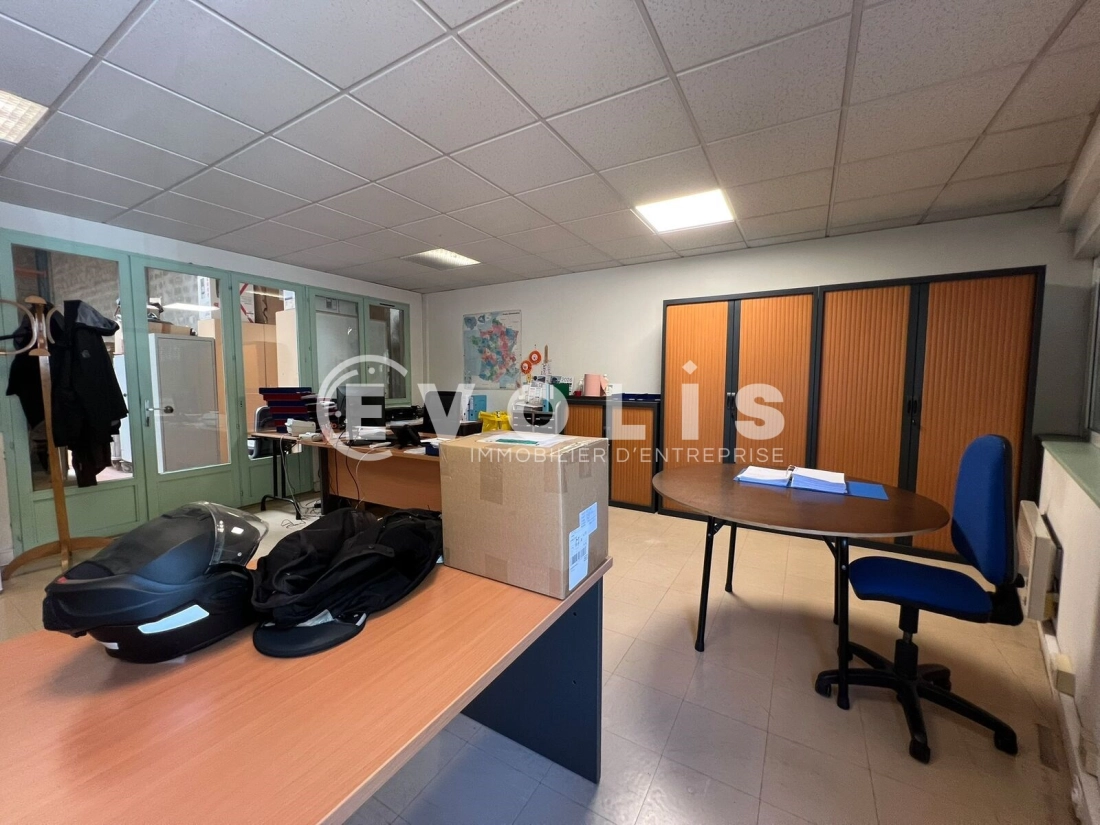 Photo 12 – location Entrepôts / activités	SAINT PRIEST (69800)