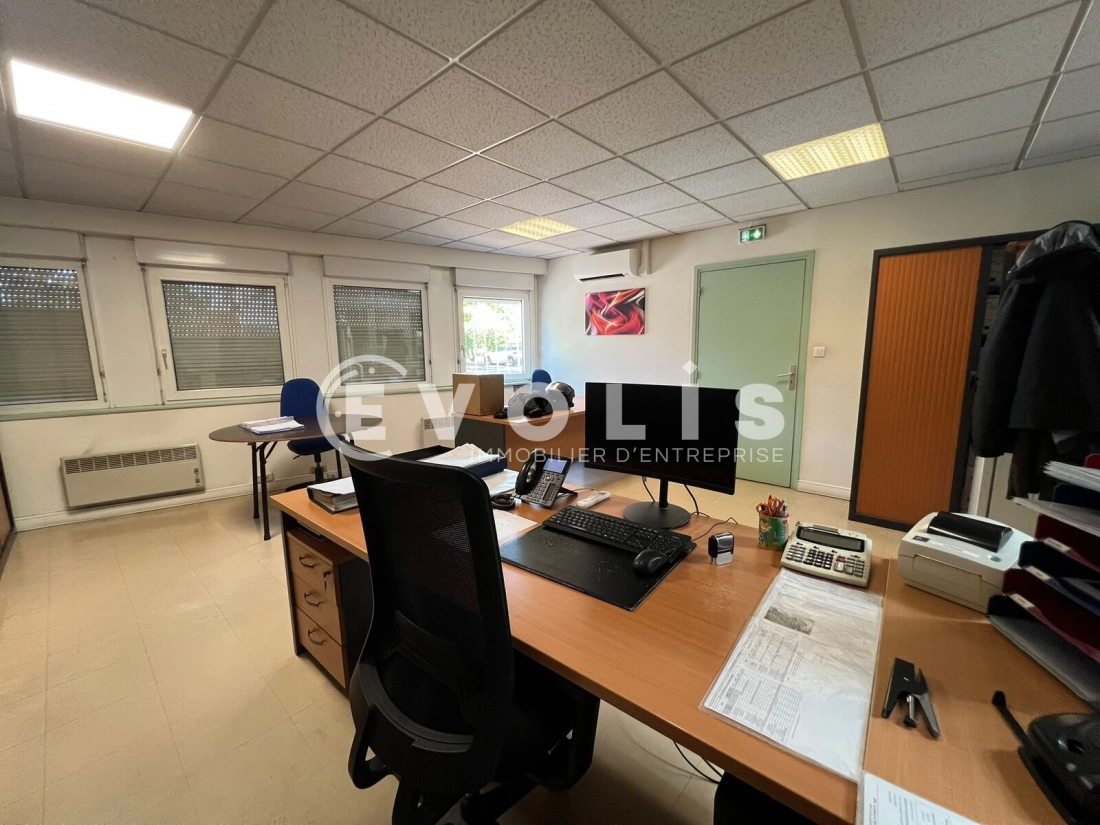 Photo 11 – location Entrepôts / activités	SAINT PRIEST (69800)