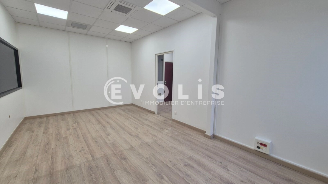 Photo 13 – location Entrepôts / activités	BUSSY SAINT GEORGES (77600)