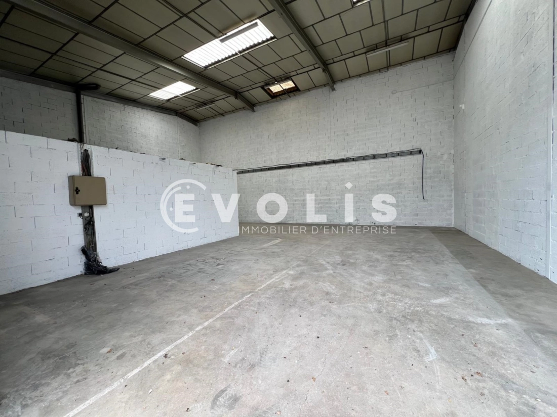 Photo 4 – location Entrepôts / activités	CHASSIEU (69680)