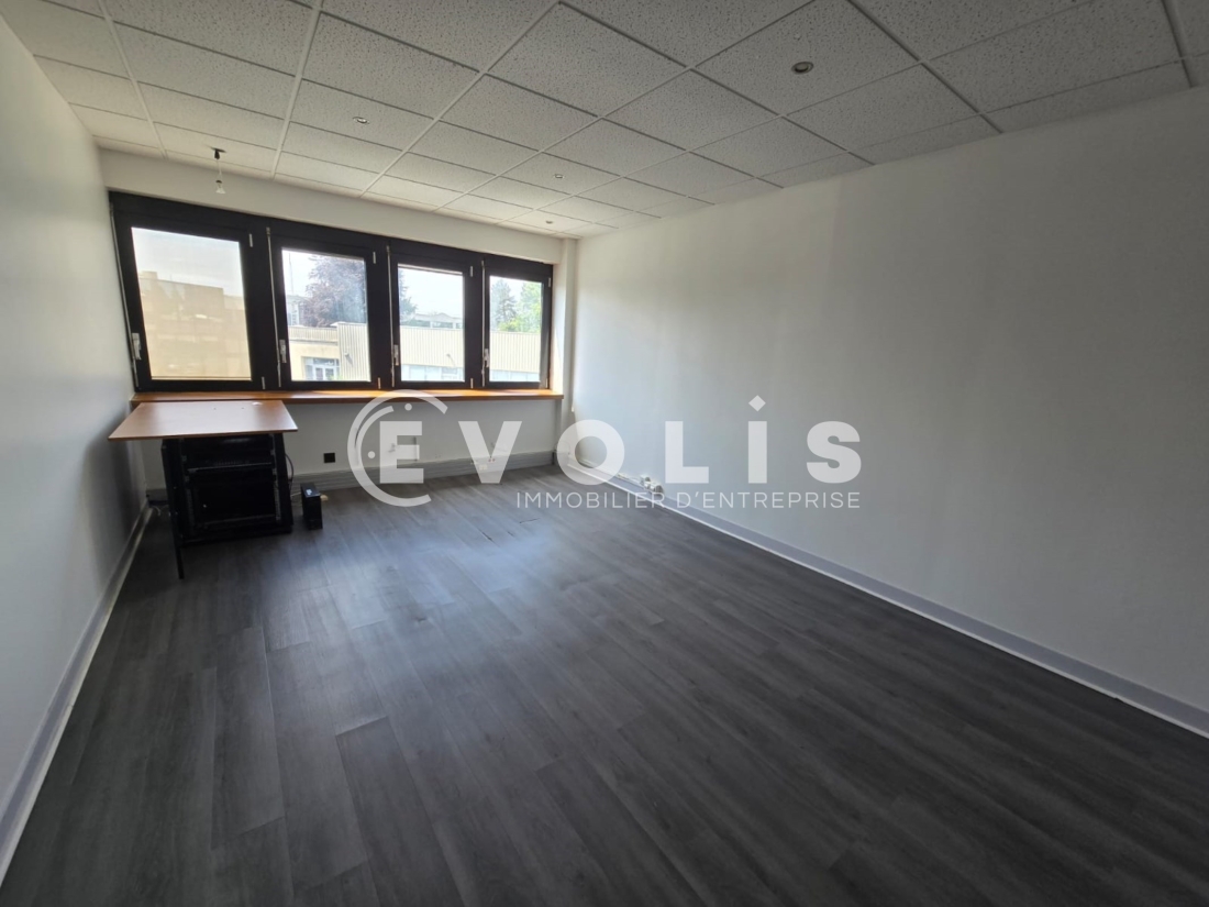 Photo 2 – location Entrepôts / activités	VILLEBON SUR YVETTE (91140)