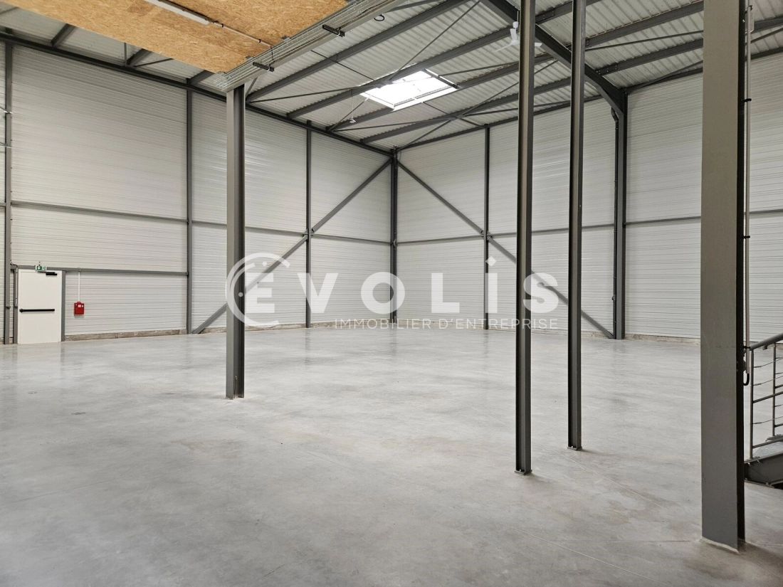 Photo 2 – vente Entrepôts / activités	OLLAINVILLE (91340)