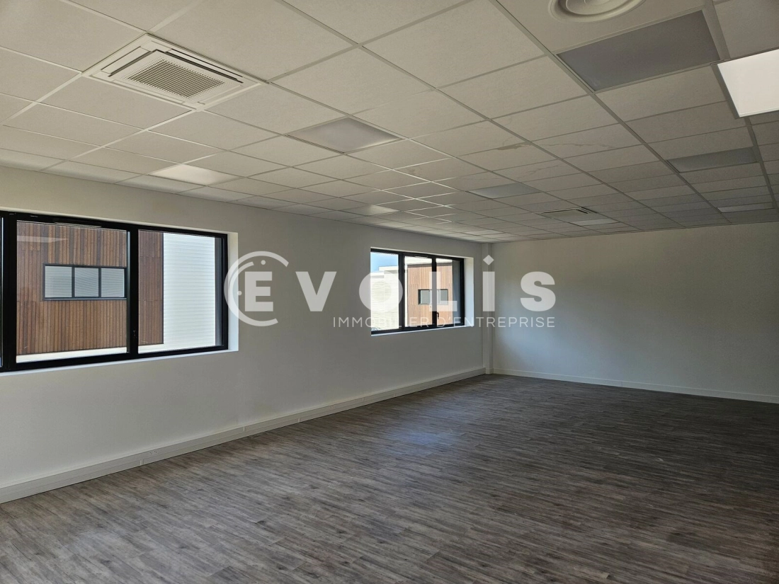 Photo 5 – vente Entrepôts / activités	OLLAINVILLE (91340)