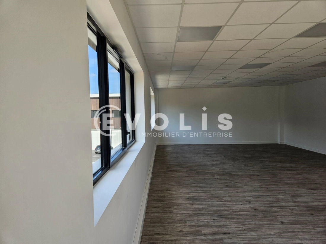 Photo 6 – vente Entrepôts / activités	OLLAINVILLE (91340)
