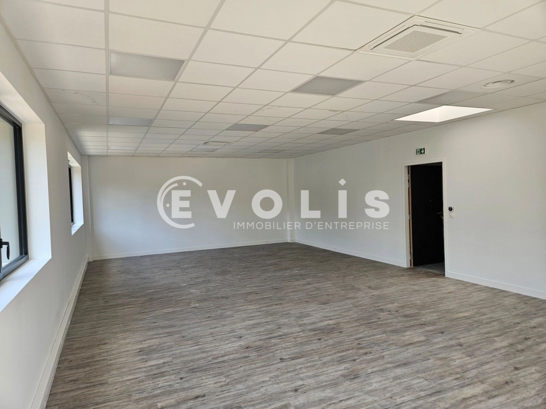 Photo 7 – vente Entrepôts / activités	OLLAINVILLE (91340)