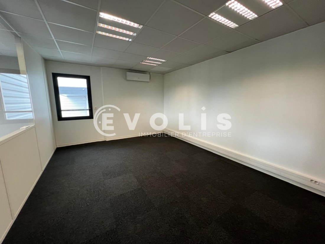 Photo 7 – location Entrepôts / activités	NEUVILLE SUR SAONE (69250)