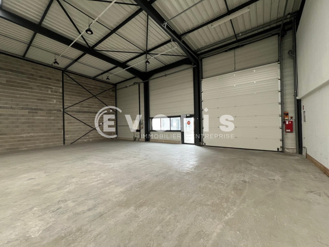 Photo 10 – location Entrepôts / activités	NEUVILLE SUR SAONE (69250)