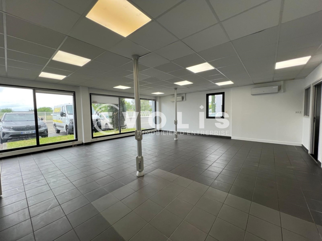Photo 13 – location Entrepôts / activités	NEUVILLE SUR SAONE (69250)