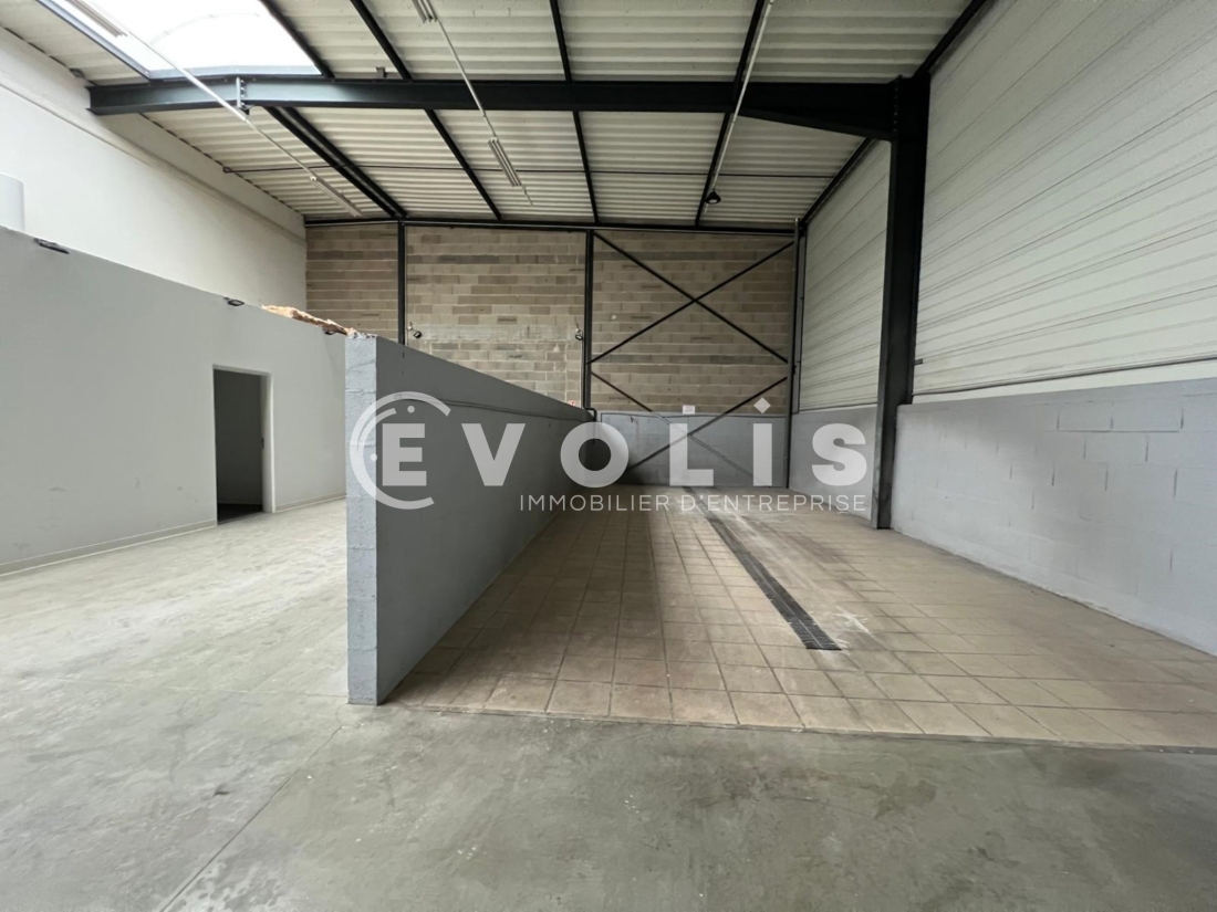 Photo 14 – location Entrepôts / activités	NEUVILLE SUR SAONE (69250)