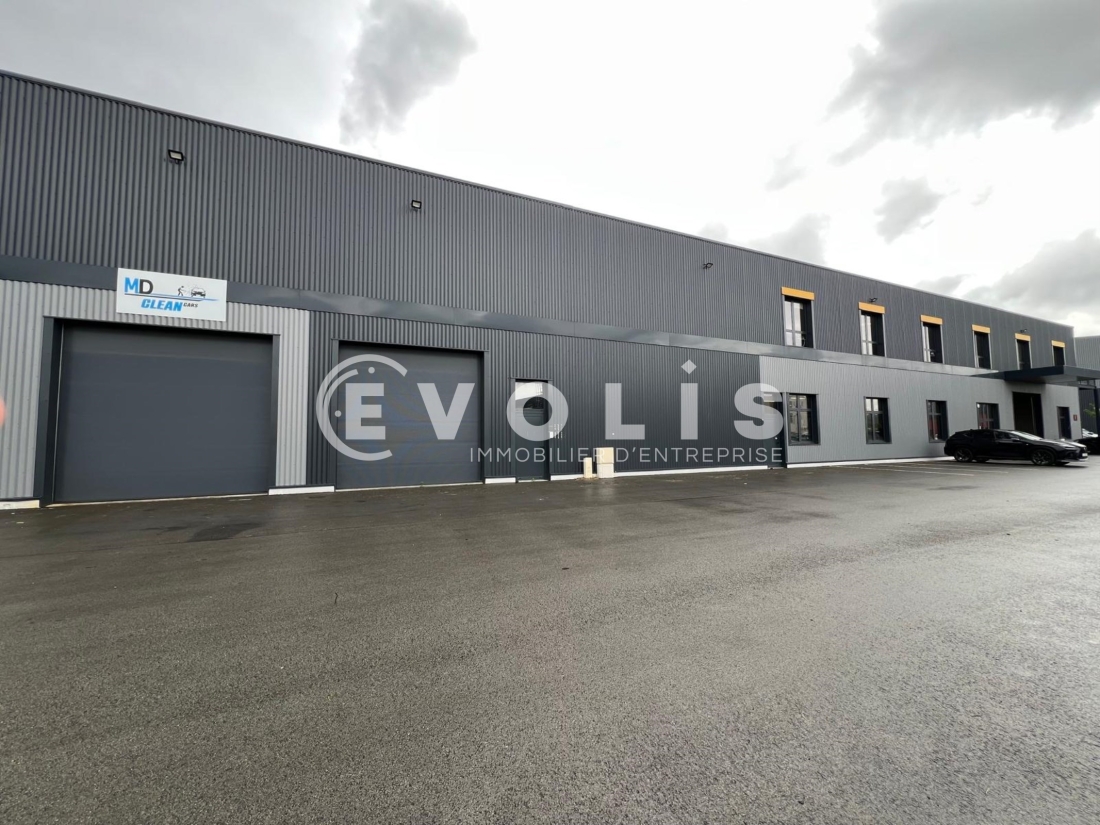 Photo 2 – location Entrepôts / activités	NEUVILLE SUR SAONE (69250)