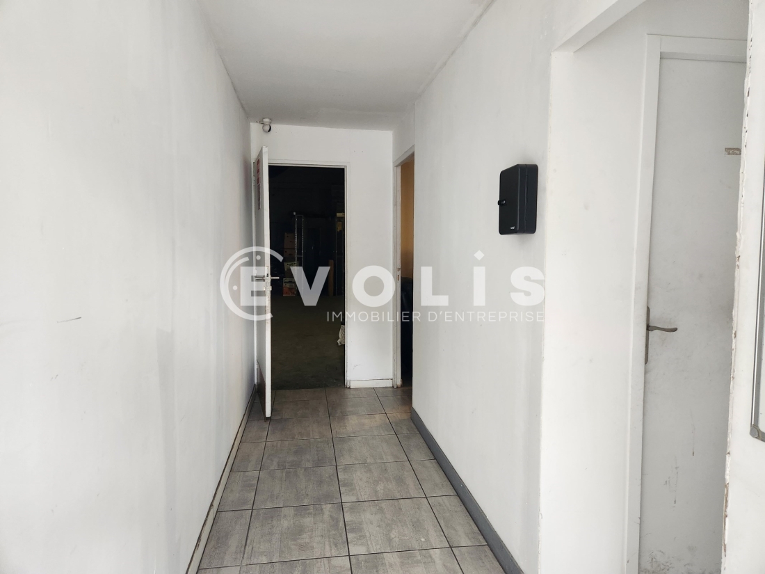 Photo 4 – location Entrepôts / activités	SAINT PRIEST (69800)