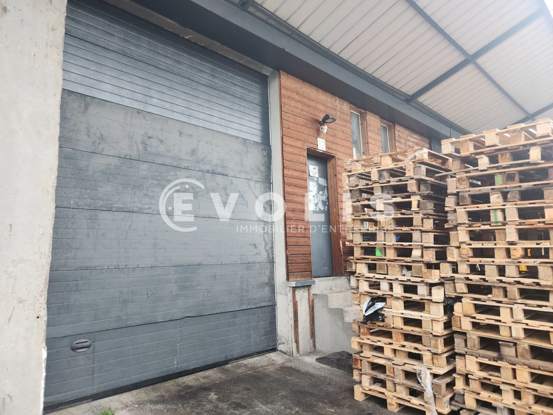 Photo 6 – location Entrepôts / activités	SAINT PRIEST (69800)