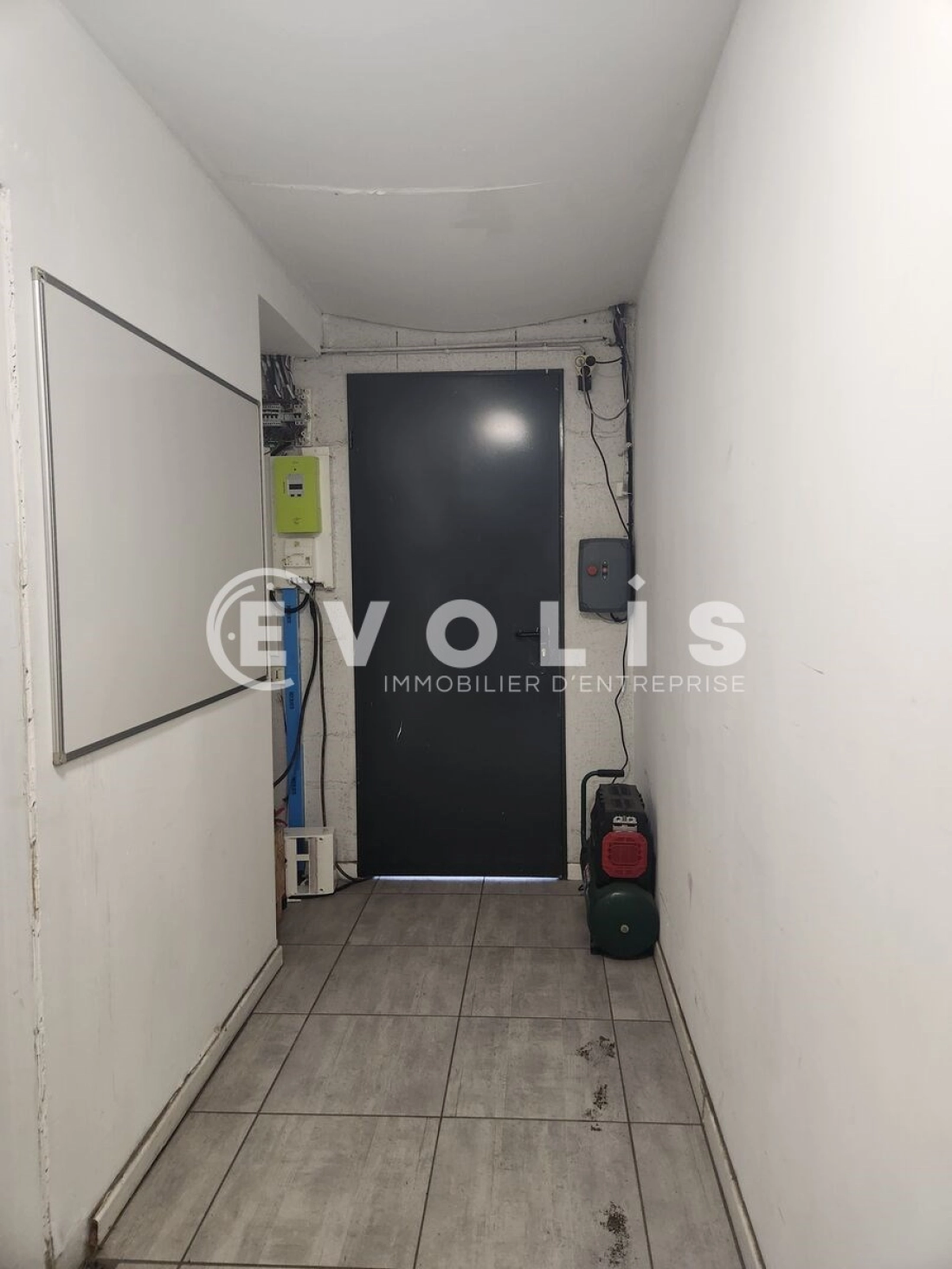 Photo 11 – location Entrepôts / activités	SAINT PRIEST (69800)