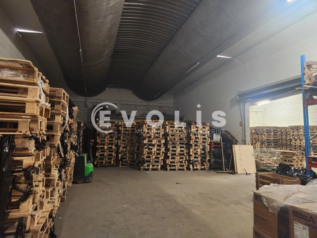 Photo 10 – location Entrepôts / activités	SAINT PRIEST (69800)