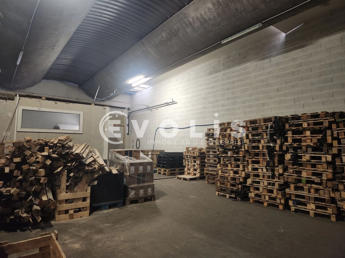 Photo 9 – location Entrepôts / activités	SAINT PRIEST (69800)