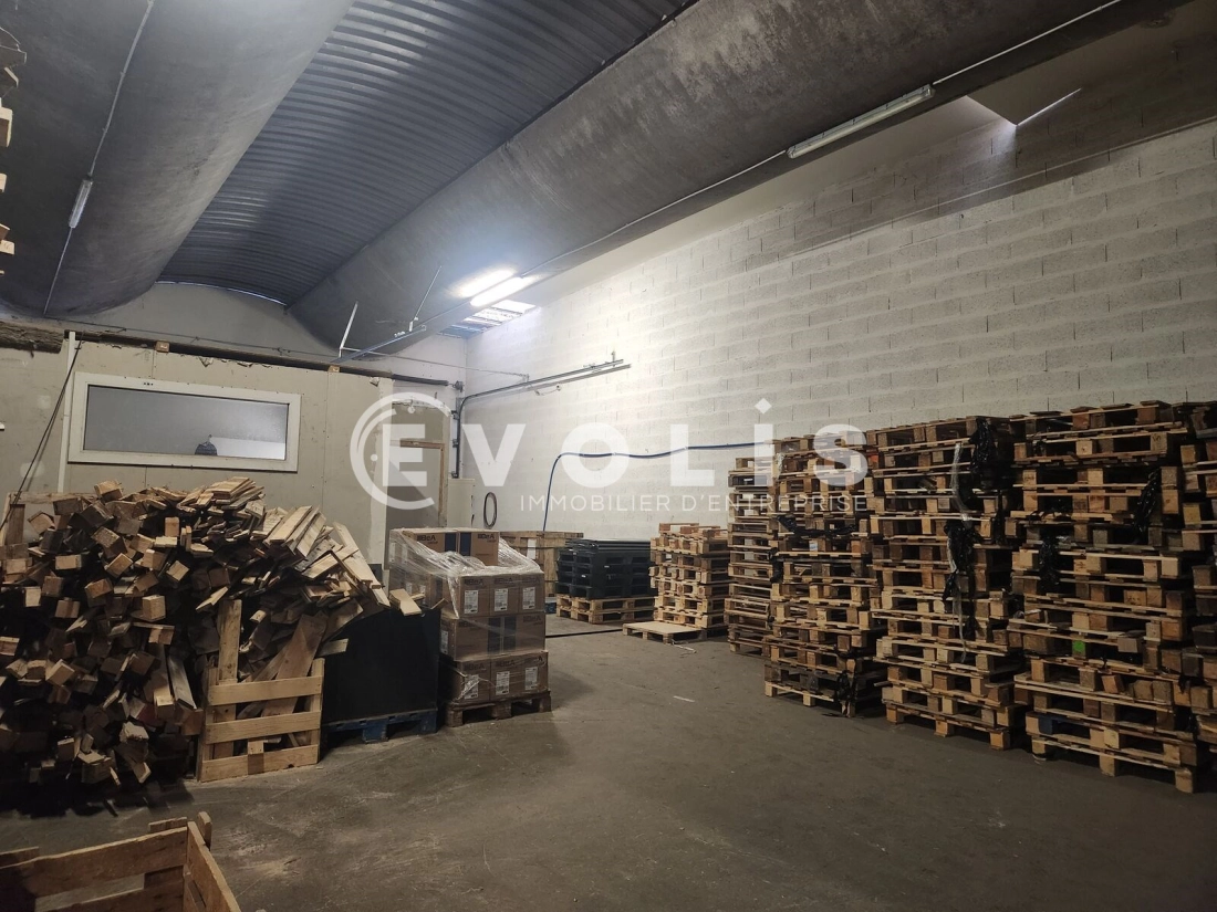 Photo 13 – location Entrepôts / activités	SAINT PRIEST (69800)