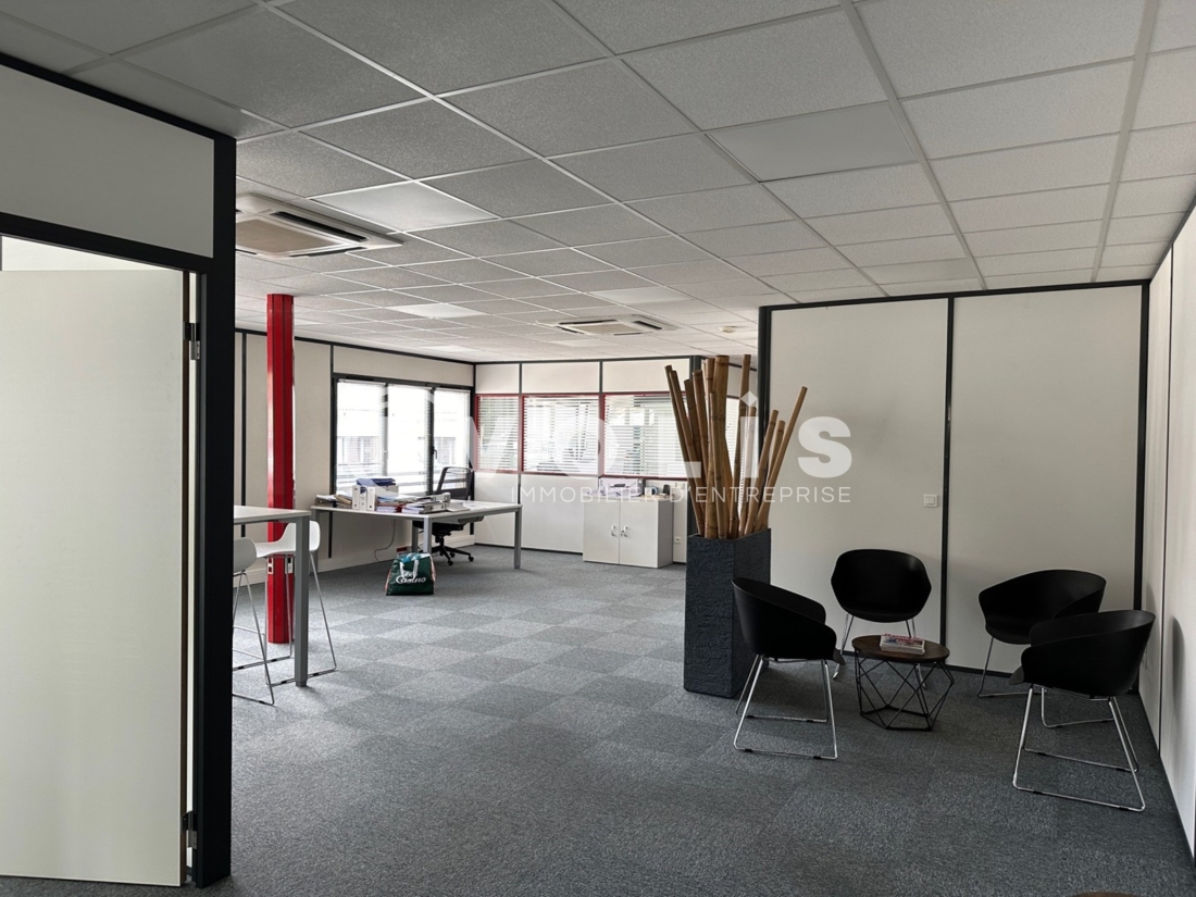 Photo 2 – location Entrepôts / activités	LIMAS (69400)