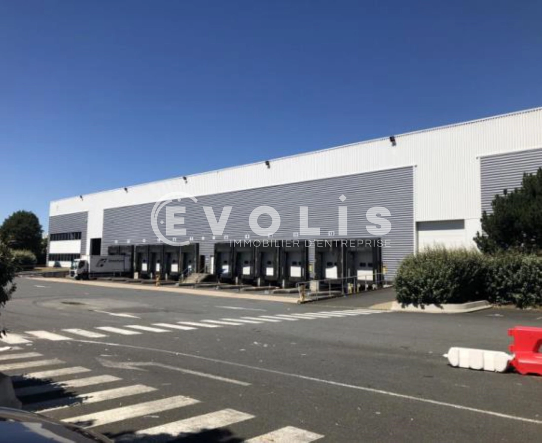 Photo 1 – location Entrepôts / activités	COMBS LA VILLE (77380)