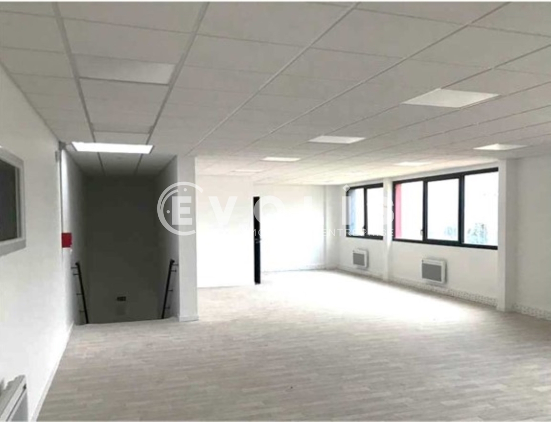 Photo 2 – location Entrepôts / activités	VILLEBON SUR YVETTE (91140)