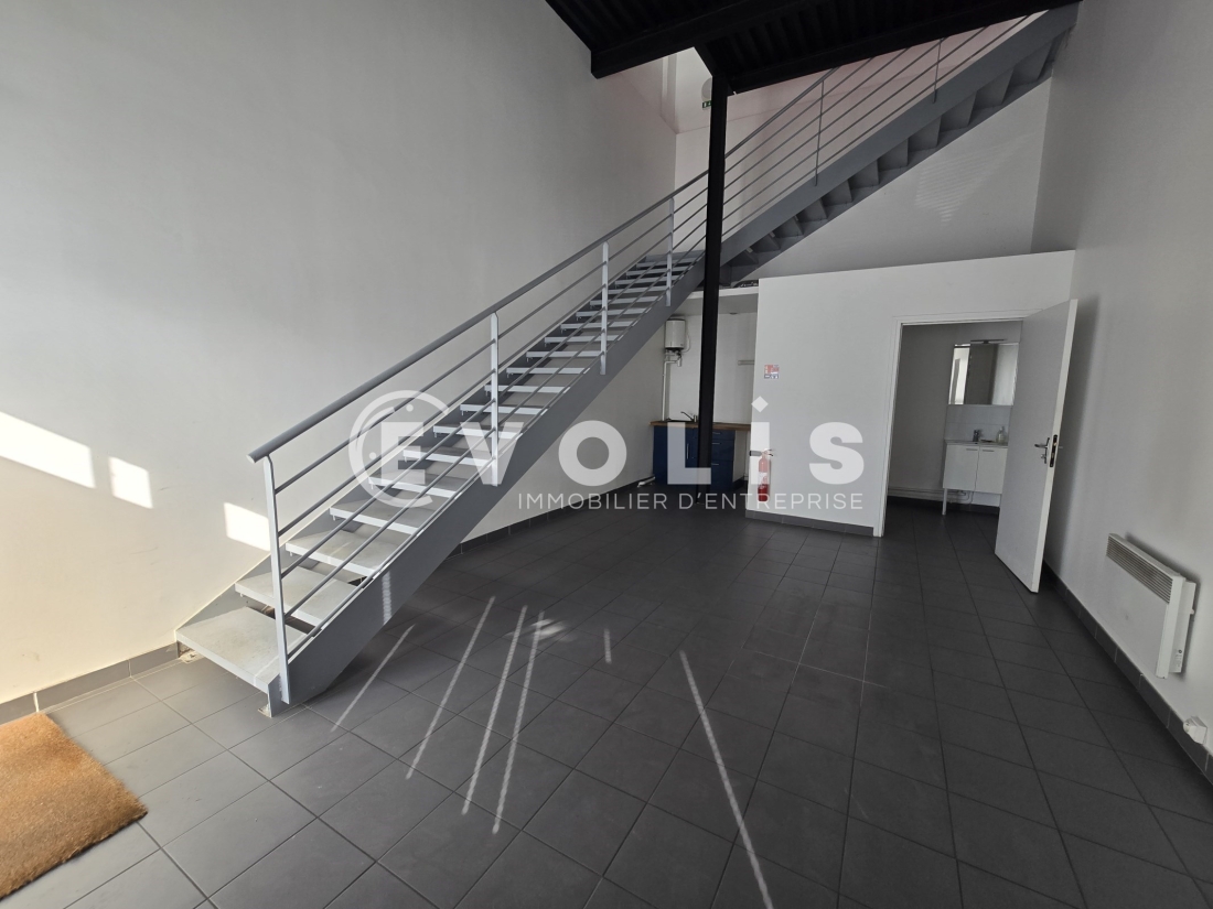 Photo 2 – location Entrepôts / activités	VILLEBON SUR YVETTE (91140)