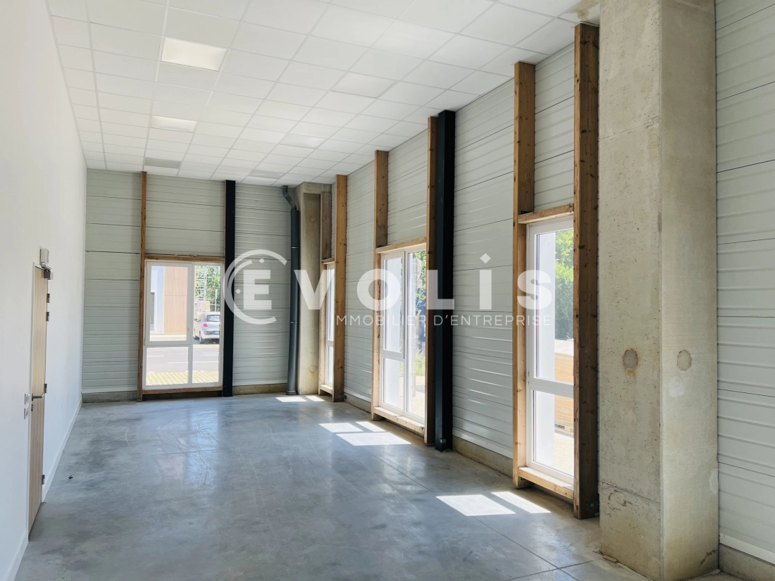 Photo 3 – location Entrepôts / activités	MOISSY CRAMAYEL (77550)