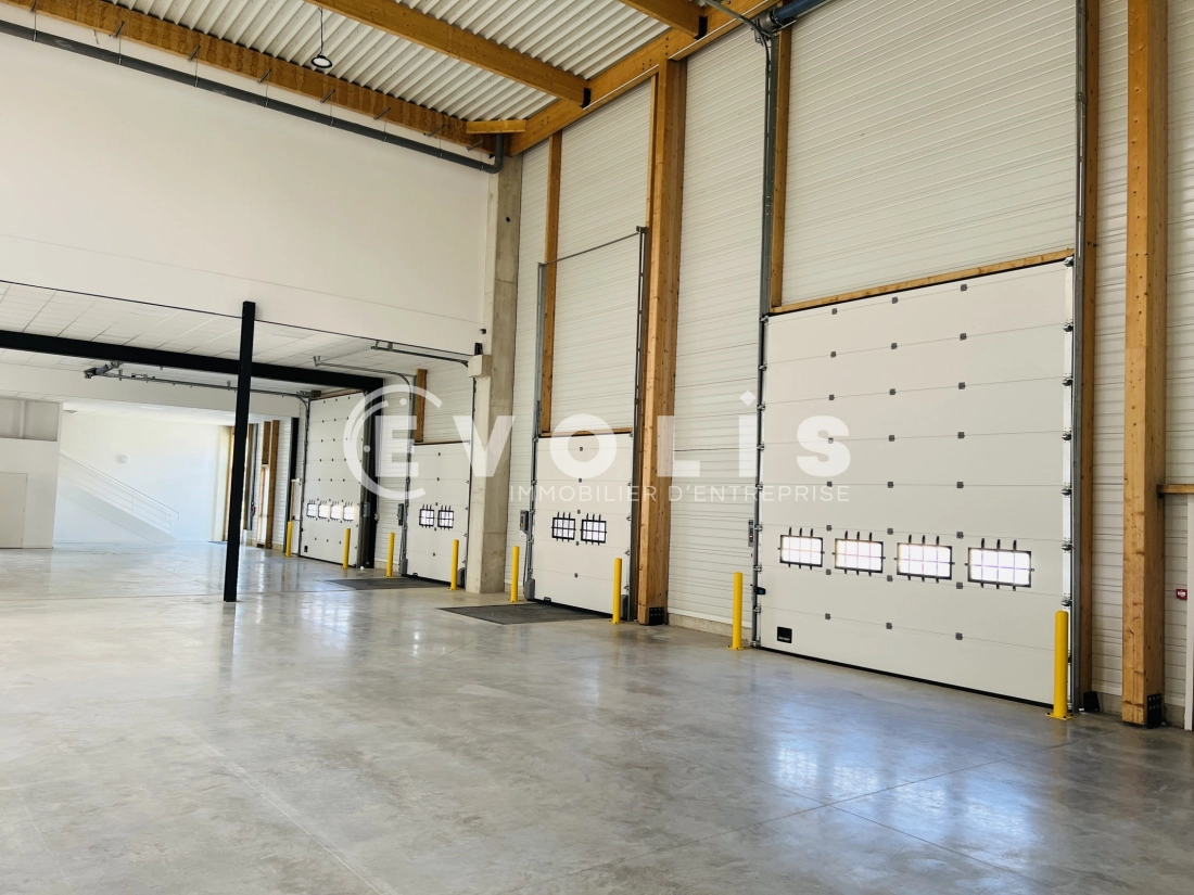 Photo 2 – location Entrepôts / activités	MOISSY CRAMAYEL (77550)