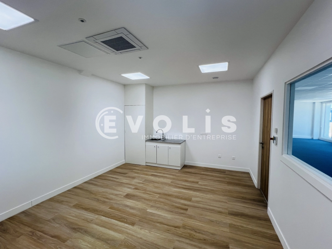 Photo 6 – location Entrepôts / activités	MOISSY CRAMAYEL (77550)