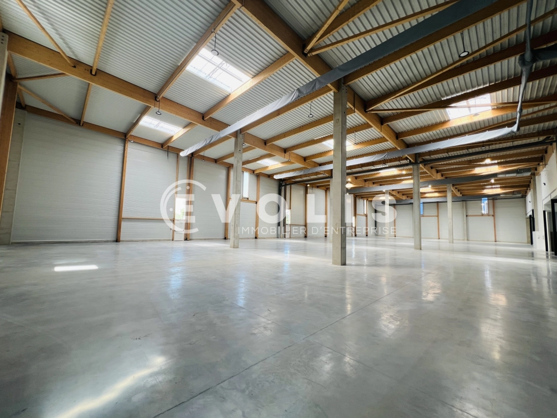 Photo 1 – location Entrepôts / activités	MOISSY CRAMAYEL (77550)