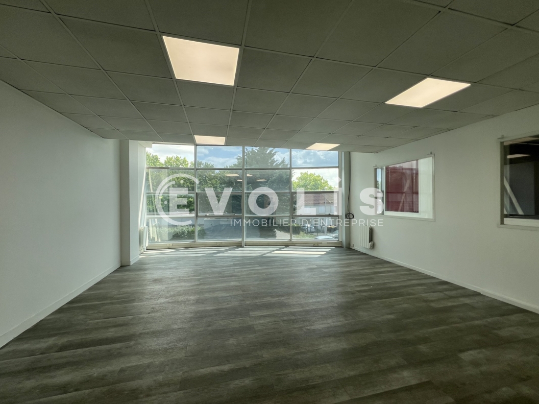 Photo 11 – location Entrepôts / activités	VALENTON (94460)