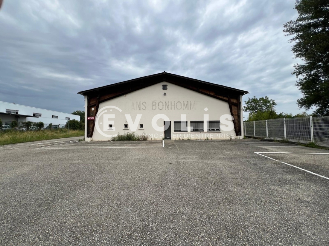 Photo 1 – location Entrepôts / activités	SAINT-GENIS-LAVAL (69230)