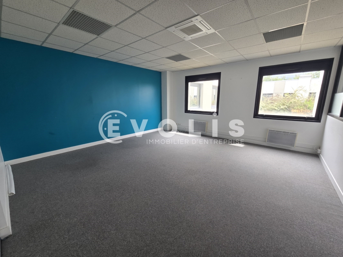 Photo 4 – location Entrepôts / activités	VERRIERES LE BUISSON (91370)