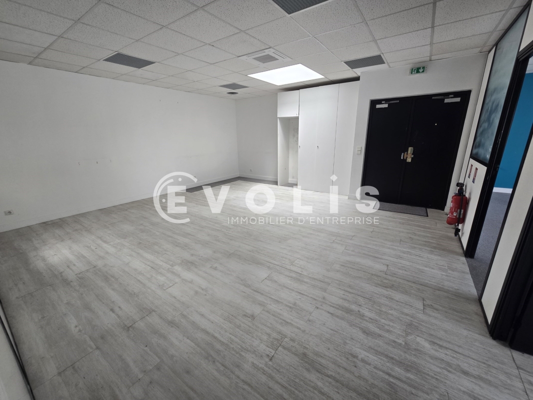 Photo 5 – location Entrepôts / activités	VERRIERES LE BUISSON (91370)