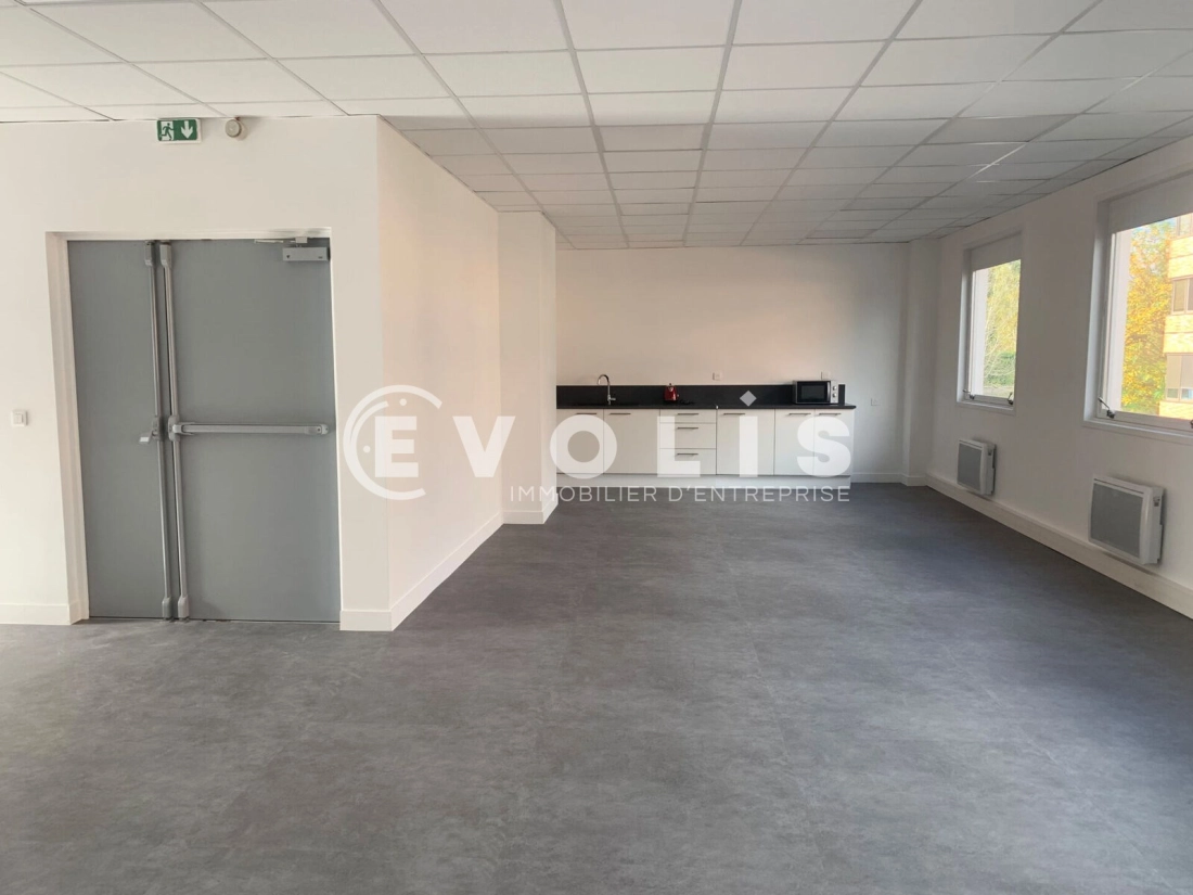 Photo 10 – location Entrepôts / activités	VERRIERES LE BUISSON (91370)