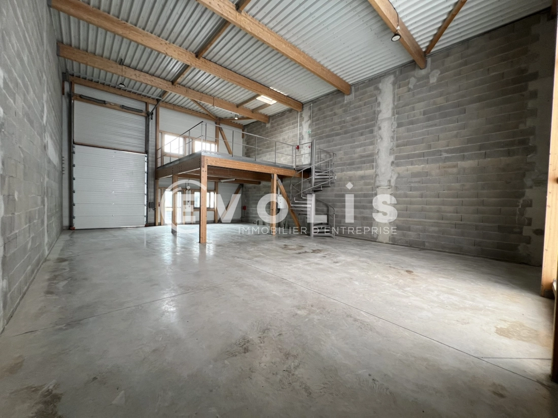 Photo 9 – vente Entrepôts / activités	SAINT VULBAS (01150)