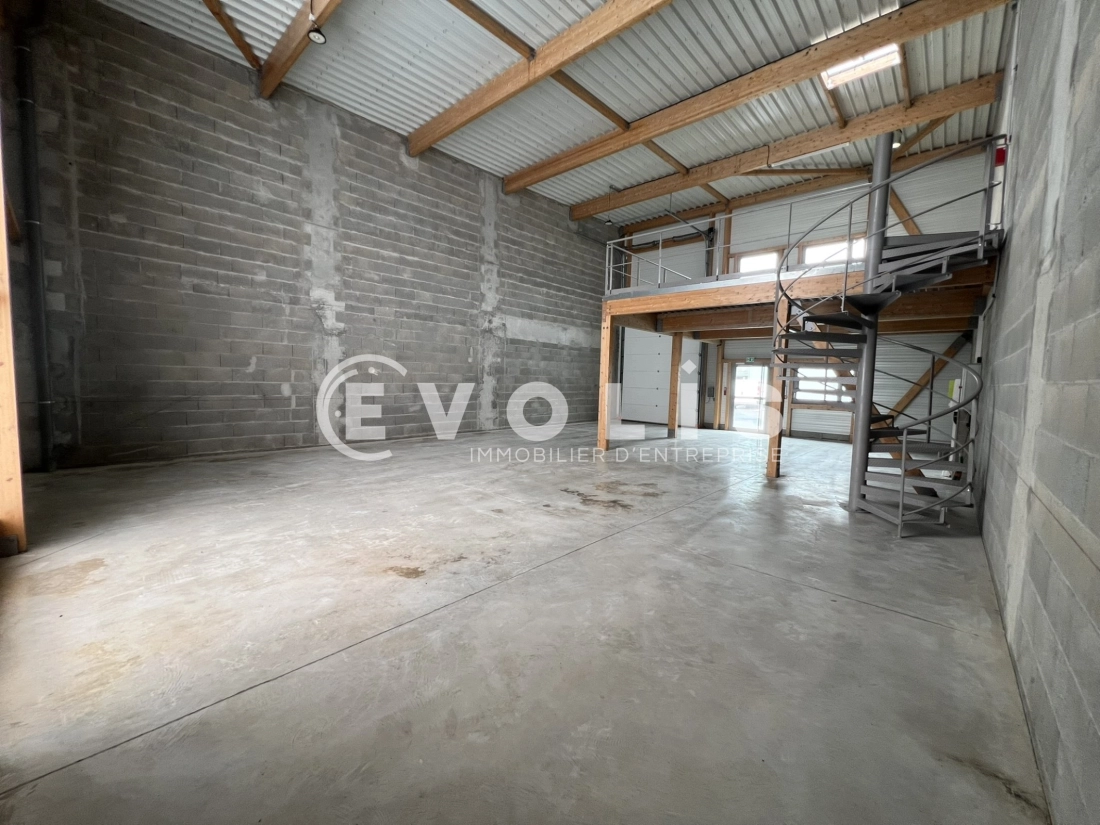 Photo 10 – vente Entrepôts / activités	SAINT VULBAS (01150)