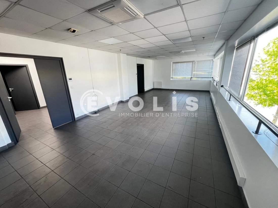 Photo 13 – location Entrepôts / activités	SAINT MICHEL SUR ORGE (91240)