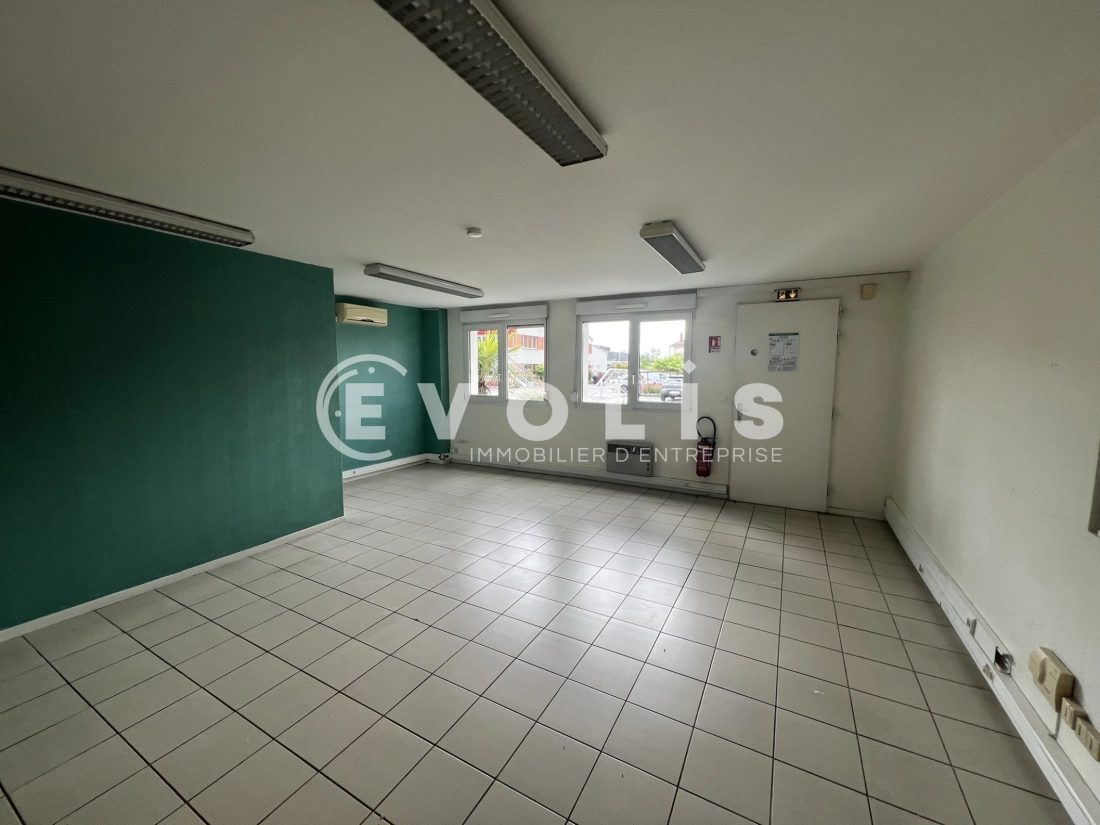 Photo 13 – location Entrepôts / activités	DECINES CHARPIEU (69150)